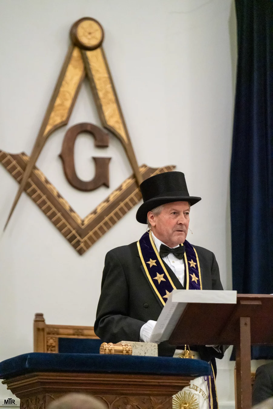 _DSC0051 Grand Master Larry Derr addressing crowd.