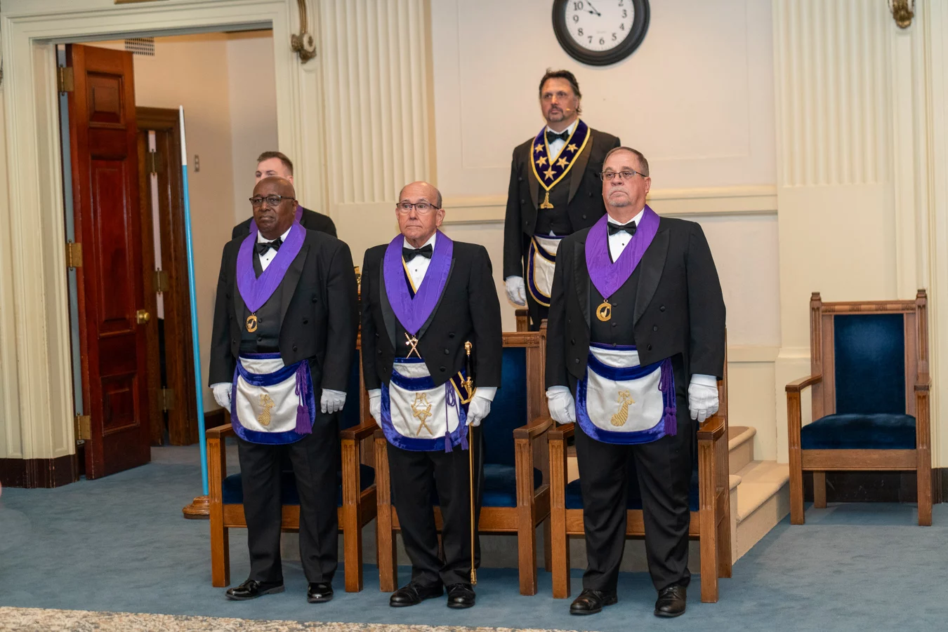 _DSC9997 Group of Masons standing in lodge room.