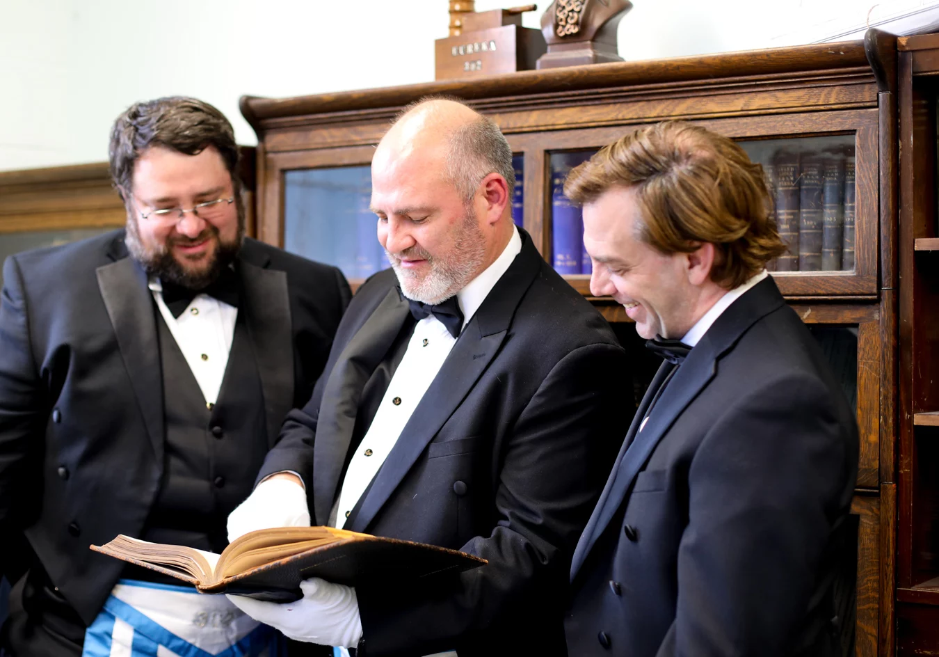 2V9A5200 Group of Masons reading book.