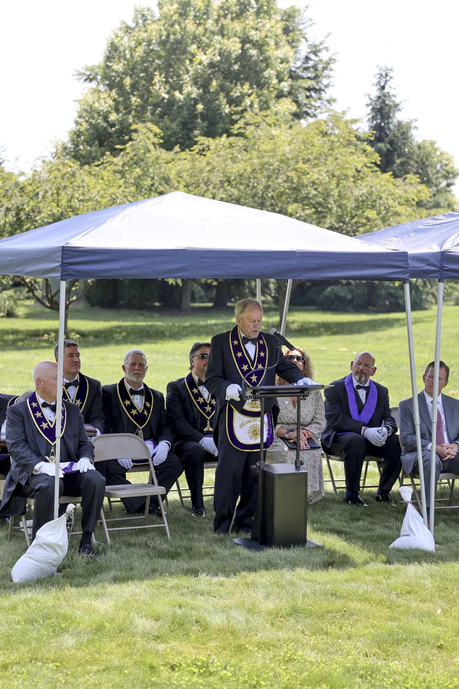 1W8A0688 Grand Master Larry Derr speaking at podium.
